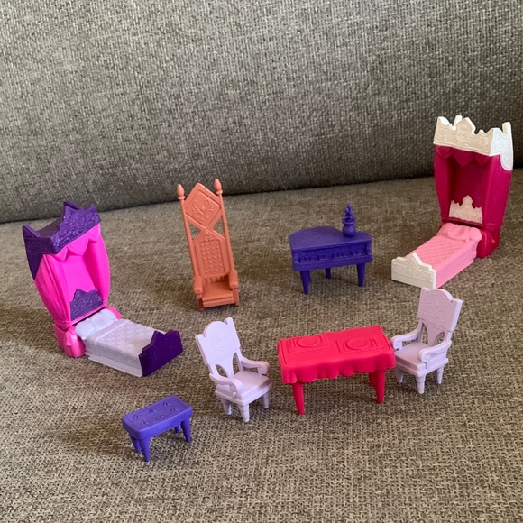 Disney Frozen 2 Pop Up Adventures Castle Playset with Furniture - Picture 3 of 11